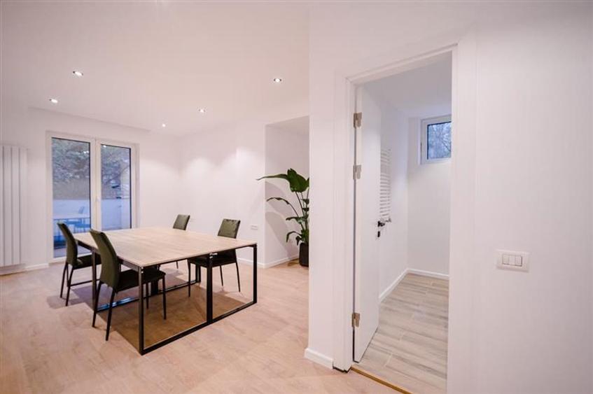 Apartament cu 4 camere decomandat în Central
