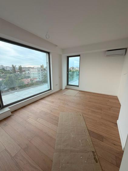 Apartament cu 4 camere decomandat în Mihai Bravu