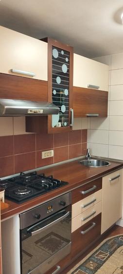 Apartament cu 3 camere decomandat, mobilat în Basarabia