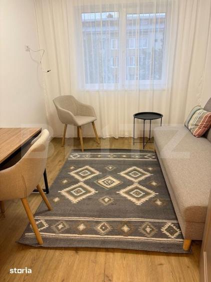 Apartament cu 4 camere semidecomandat în Central