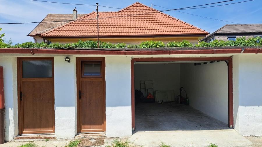 Casă individuală cu 5 camere cu Canalizare în Central