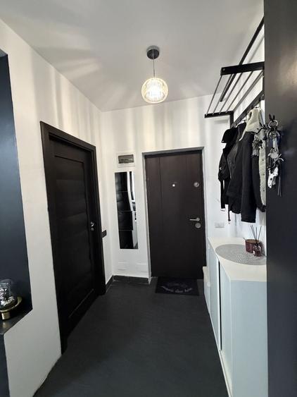 Apartament cu 2 camere semidecomandat în Roșu