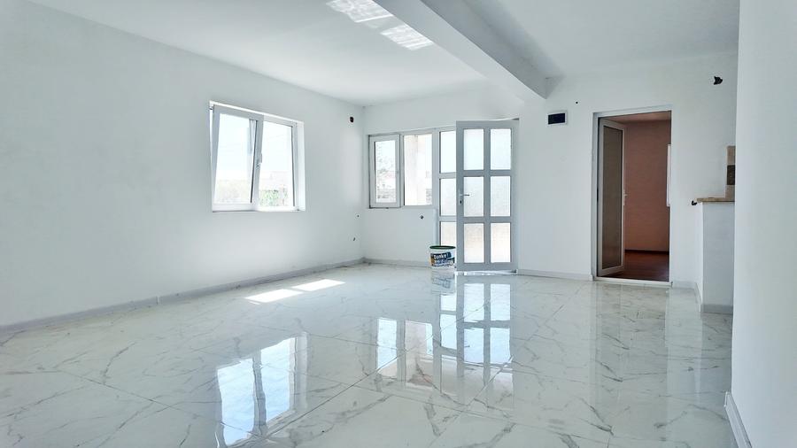 Casă cu 4 camere cu Teren 400 Mp în Central