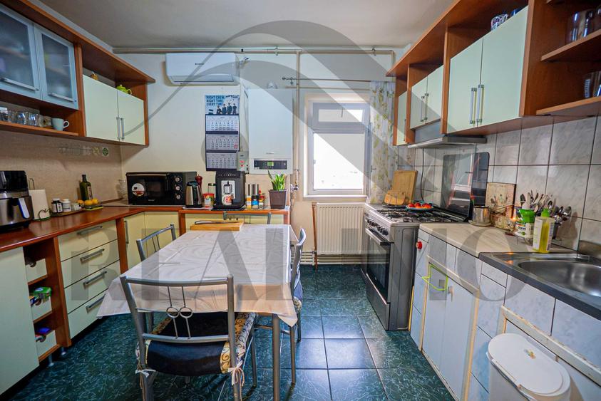 Apartament cu 4 camere decomandat în Brătianu