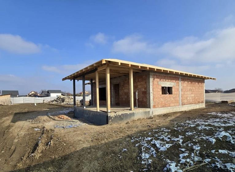 Casă individuală cu 3 camere cu Canalizare în Lilieci
