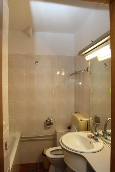 PROPRIETAR, vand apartament 2 camere, decomandat, mobilat si utilat, zona B-dul Nicolae Grigorescu - 12
