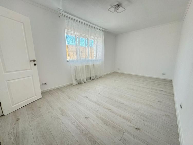 Casă cu 2 camere cu Teren 400 Mp în Păun