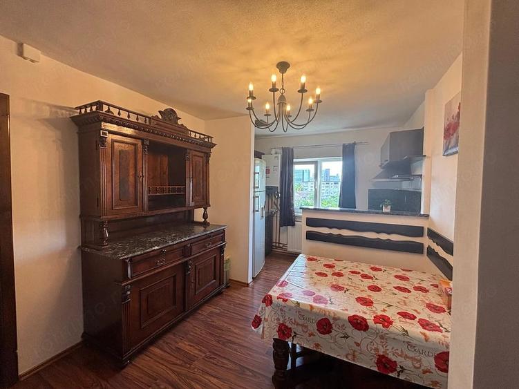 Apartament cu 3 camere decomandat în Aradului