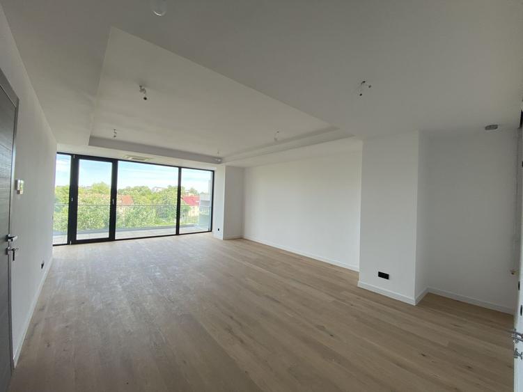 Apartament cu 3 camere decomandat în Floreasca