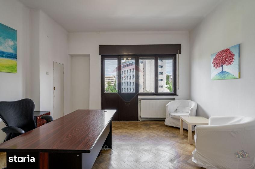 Apartament cu 5 camere în Romană
