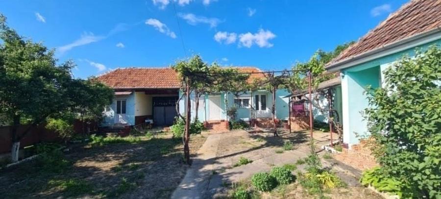 Casă cu 4 camere în Craiva