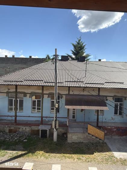 Casă cu 3 camere cu Teren 290 Mp în Central