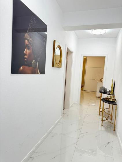 Apartament cu 3 camere decomandat în Exterior Vest