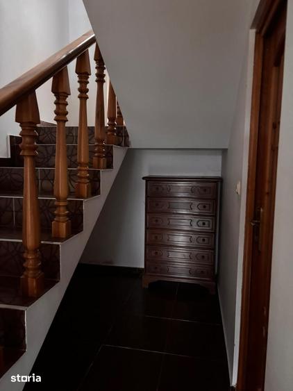 Casă cu 5 camere cu Teren 2250 Mp în Central