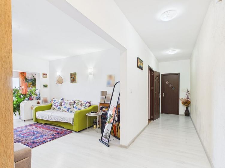 Apartament cu 3 camere decomandat, mobilat în Drumul Taberei