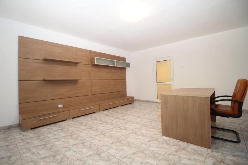 Apartament cu 3 camere decomandat, mobilat în Decebal