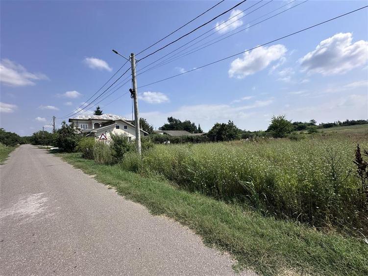 Teren Construcții intravilan de 2782 mp, în Crevedia Mare