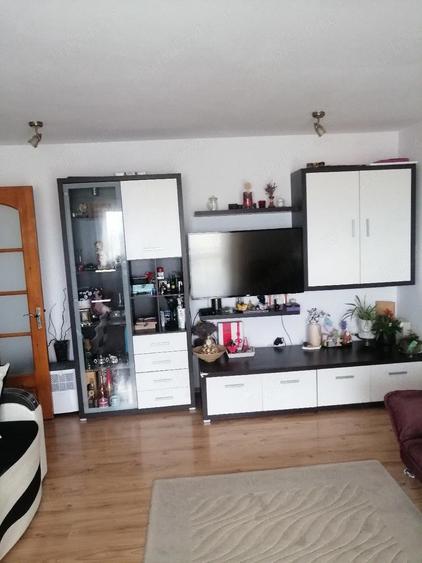 Apartament cu 2 camere decomandat în Lenin