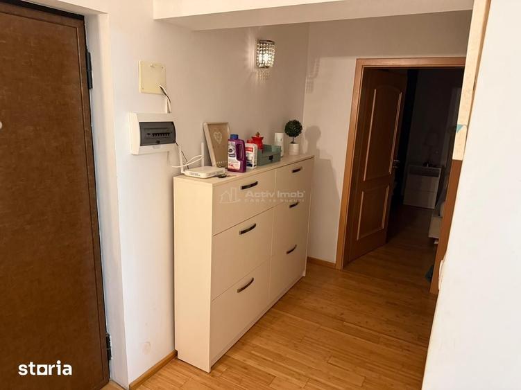 Apartament cu 4 camere decomandat în Rovine