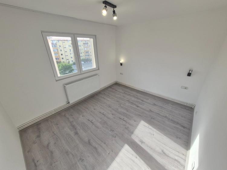 2Cam--Sagului-7 Min de Spitalul Judetean--Renovat--45MP-75.000 Euro!Neg - 7