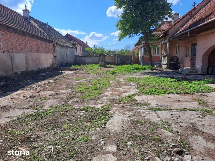 Casă cu 4 camere cu Teren 2000 Mp în Recea
