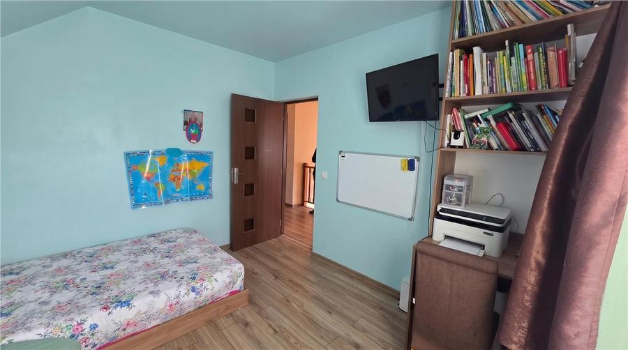 Casă individuală cu 4 camere cu Canalizare în Livezeni