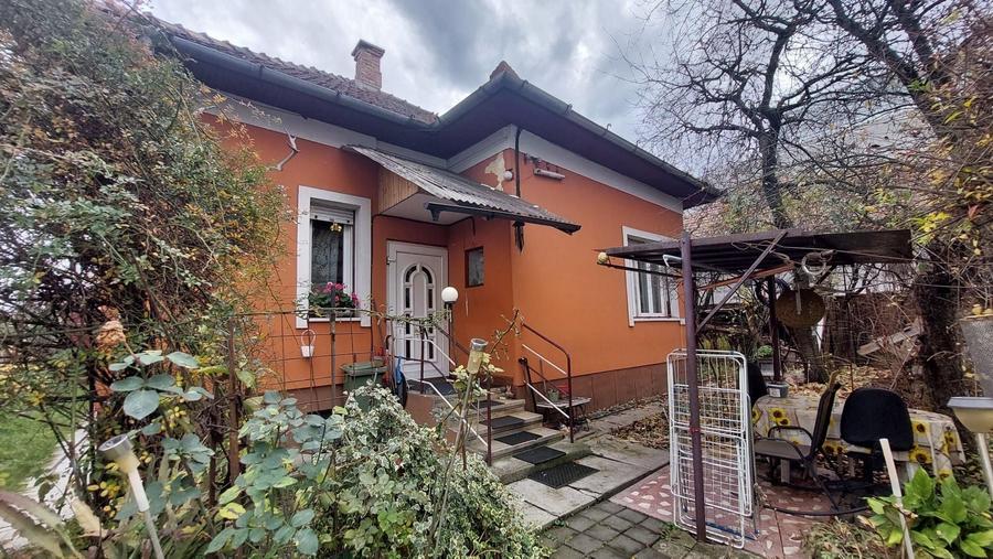 Casă individuală cu 2 camere cu Canalizare în Central