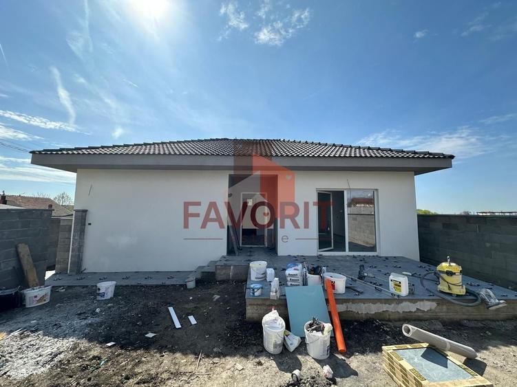 Casă individuală cu 3 camere cu Canalizare în Sânandrei