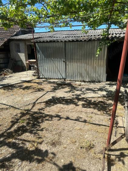 Casă cu 5 camere cu Teren 2500 Mp în Tăut
