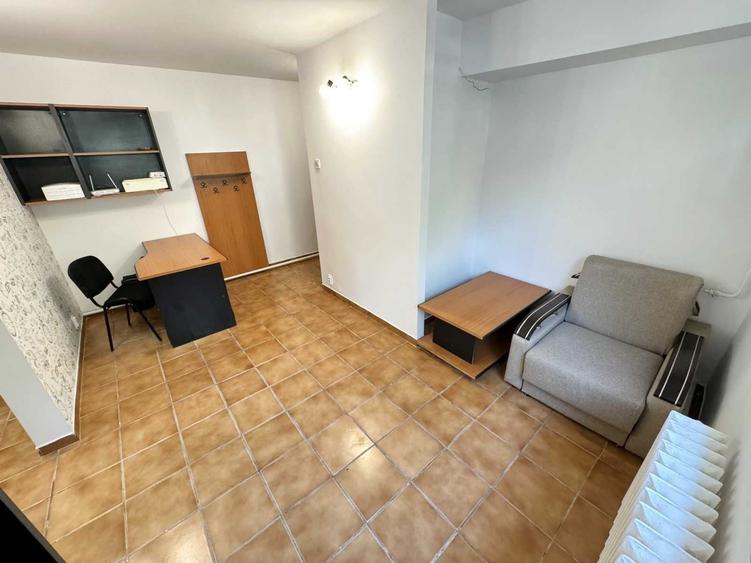 Spațiu comercial, de 30 mp, în Podu Roș