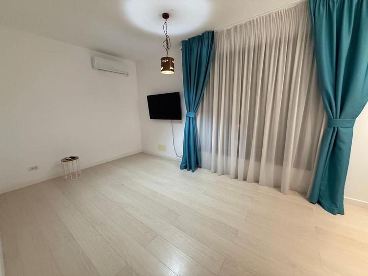 Casă individuală cu 5 camere cu Canalizare în Central