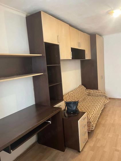 Garsonieră decomandată în Decebal