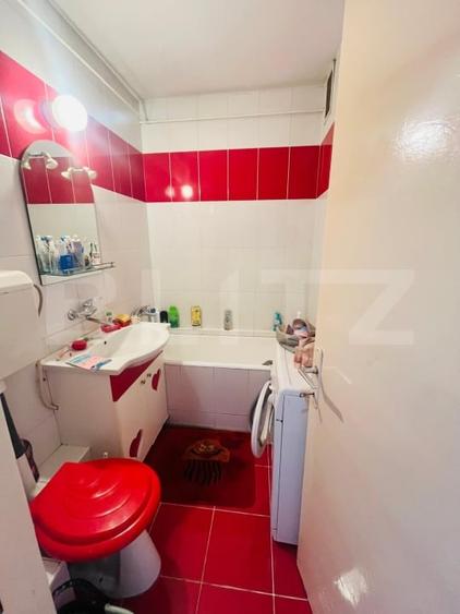 Apartament cu 3 camere, decomandat, zona -  Bulevardul Dacia - 7