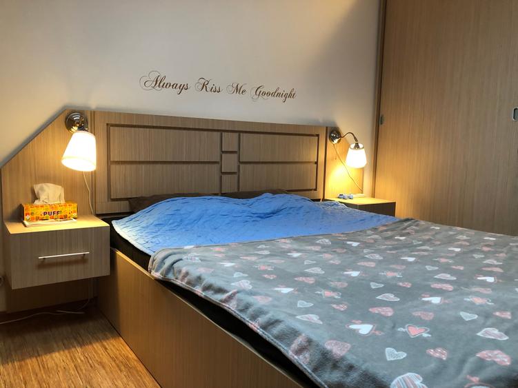 Apartament cu 3 camere semidecomandat, mobilat în Dristor