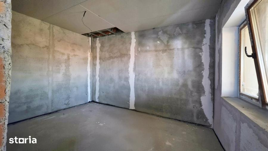 Casă cu 5 camere decomandat cu Teren 589 Mp în Zimandu Nou