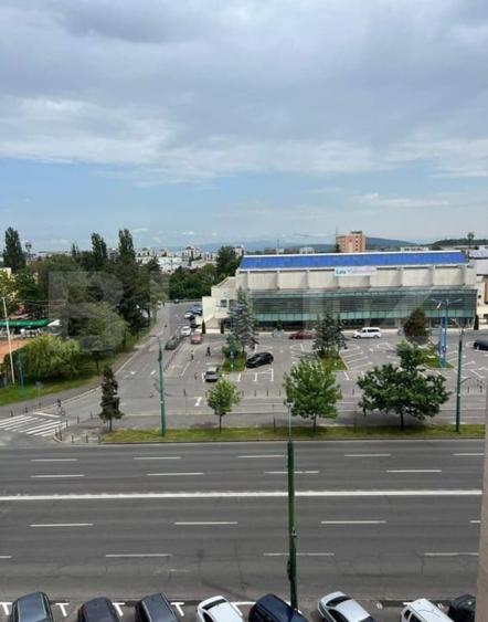 Apartament cu 3 camere semidecomandat, mobilat în Gării