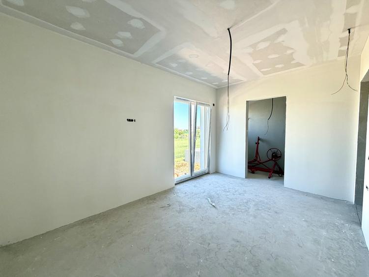 Duplex cu 5 camere cu Canalizare în Dumbrăvița