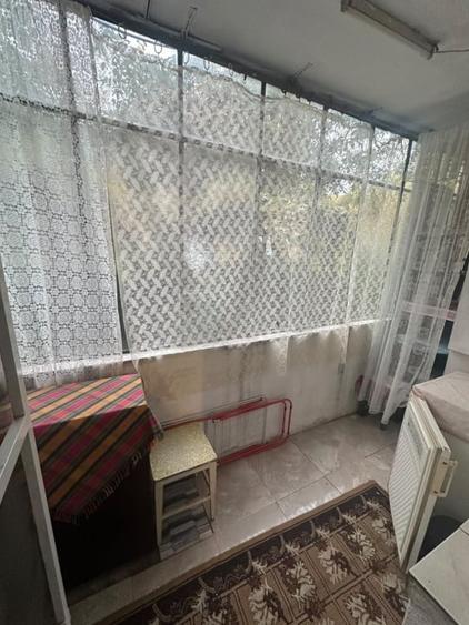Apartament cu 3 camere semidecomandat, mobilat în Titulescu