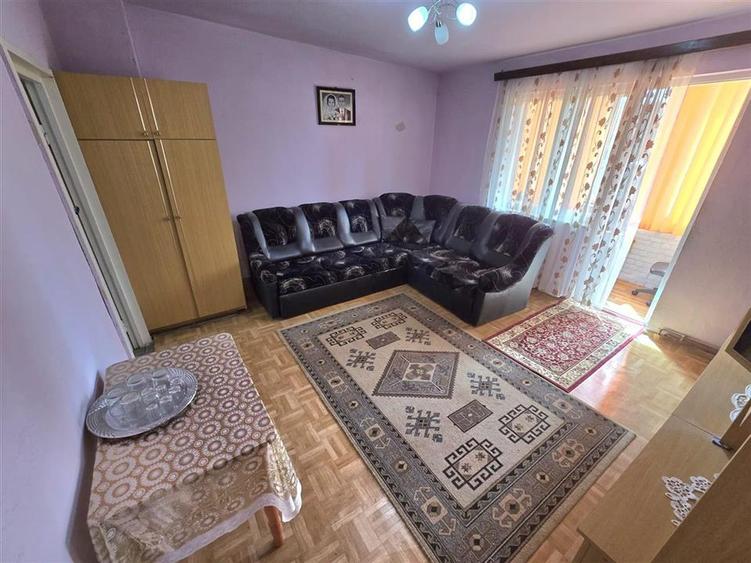 Apartament cu 4 camere semidecomandat în Stupini