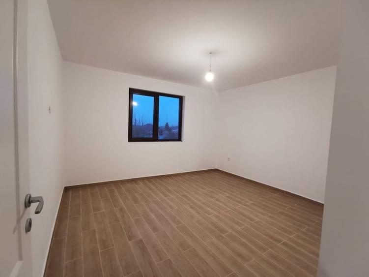 Casă cu 4 camere cu Teren 440 Mp în Chiscani