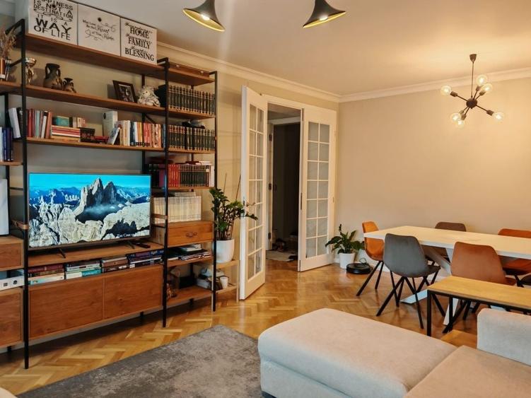 Apartament cu 3 camere decomandat în Central