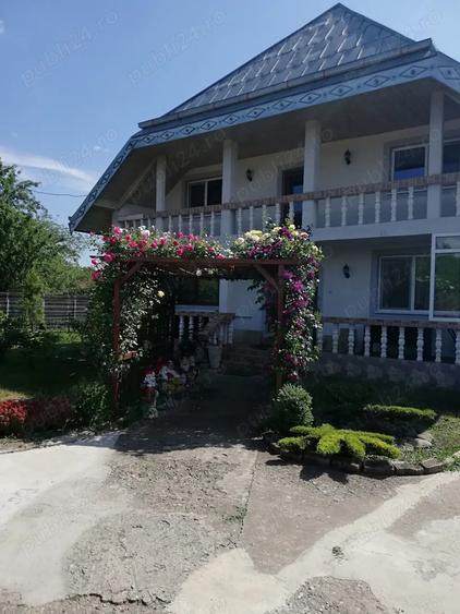 Casă cu 6 camere cu Teren 937 Mp în Mogoșești