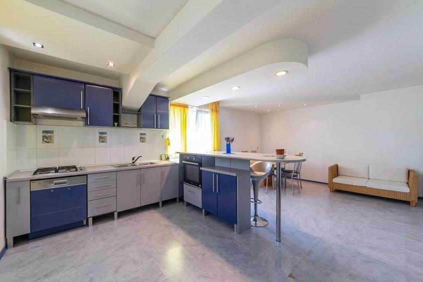 Apartament cu 6 camere decomandat în Găvana