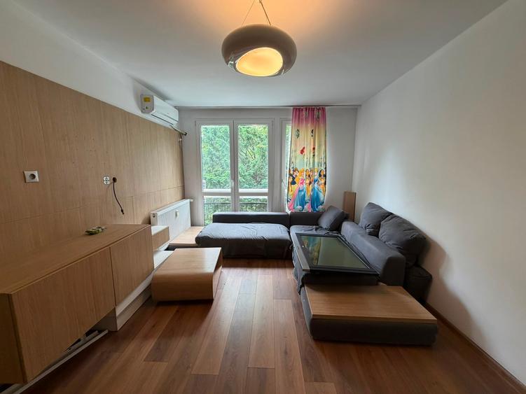 Apartament cu 3 camere semidecomandat în Titan