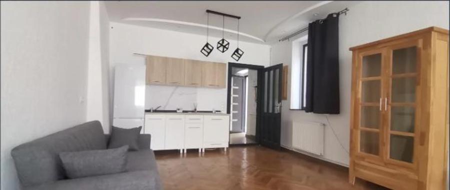 Casă individuală cu 4 camere cu Teren 300 Mp în Centrul Istoric