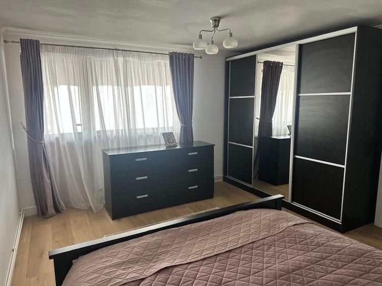 Casă cu 4 camere în Bariera Vâlcii