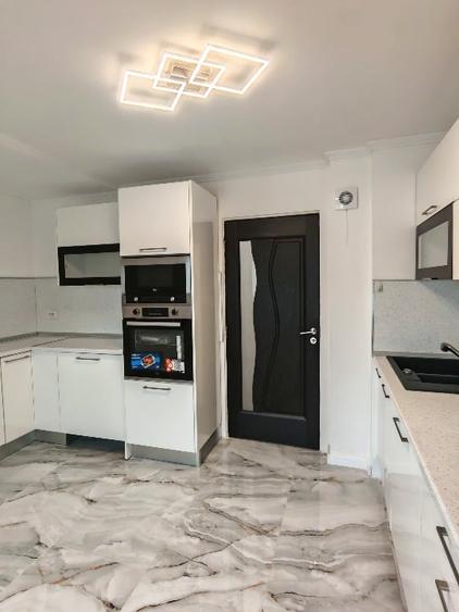 Apartament cu 4 camere decomandat în P-ța Muncii