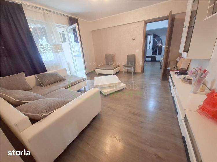 Apartament cu 3 camere semidecomandat în Republicii
