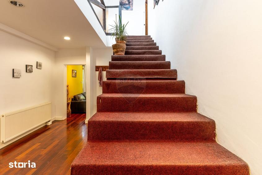 Casă cu 6 camere cu Teren 5955 Mp în Mănăștur