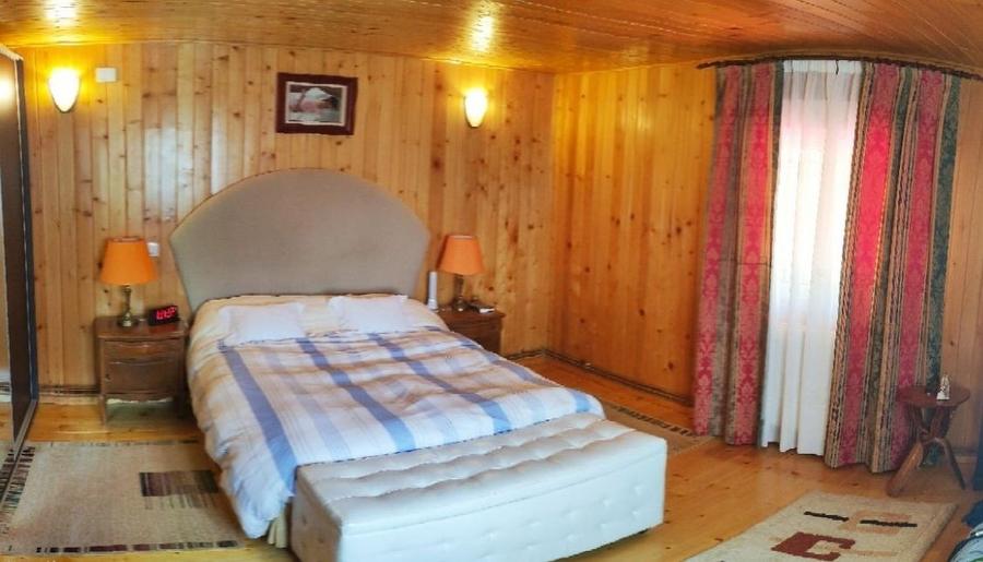 Casă individuală cu 5 camere cu Garaj în Siriu